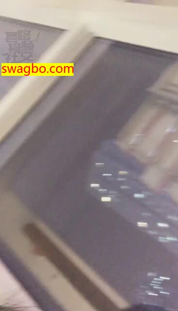 必看商场_逛街走累了现场调教狗奴-歌迪丝S_20181023234451