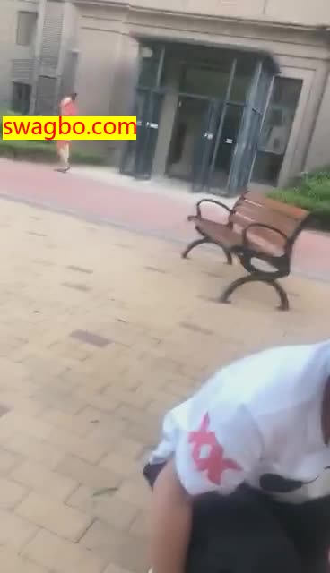 小区里调16岁小奶狗.女路人偷懒-歌迪丝S_20181024195140