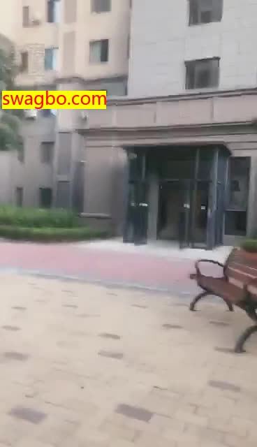 小区里调16岁小奶狗.女路人偷懒-歌迪丝S_20181024195140