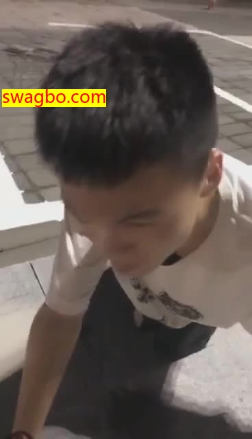 【59分】户外圣水舔脚羞辱-小贝_20181103002807