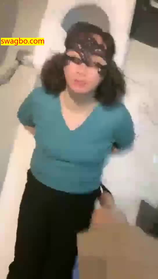 【歌迪丝S】母畜午休跑出来喝圣水【34分钟】【普清】