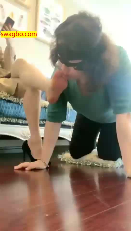 【歌迪丝S】母畜午休跑出来喝圣水【34分钟】【普清】