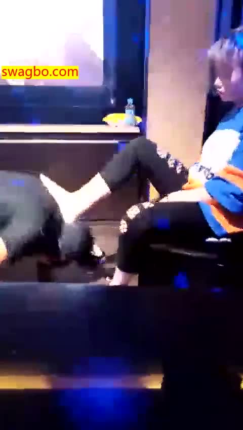 【68分】重度耳光鞭打口水脚踩食物第二部-00后冰冰女王_20181103214821