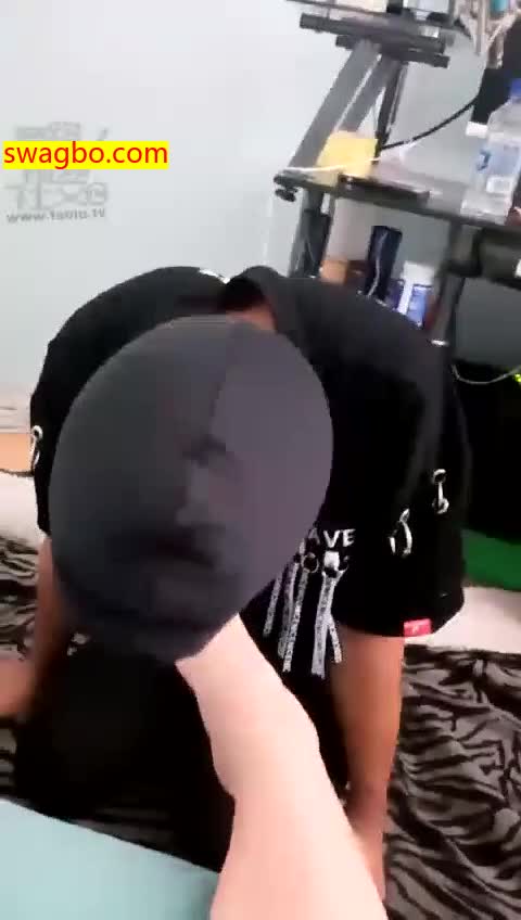 【48分】调教傻狗,恋足-00后冰冰女王_20181103214046