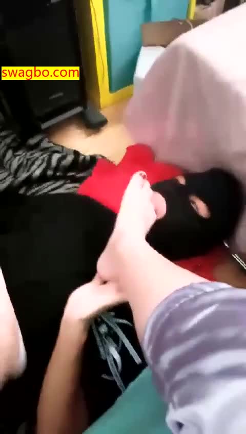 【48分】调教傻狗,恋足-00后冰冰女王_20181103214046