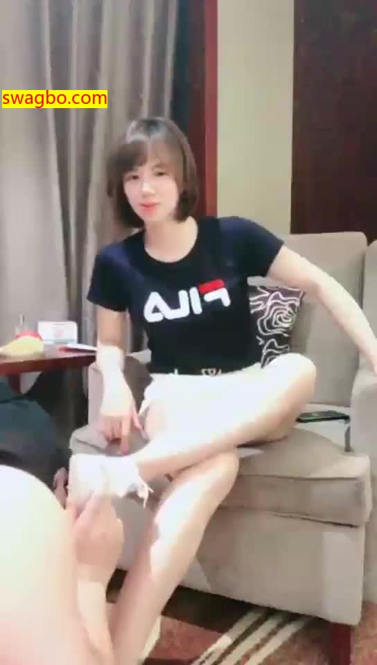 【冷颜女王】清理鞋,脚后跟,口水圣水【42分钟】【高清】