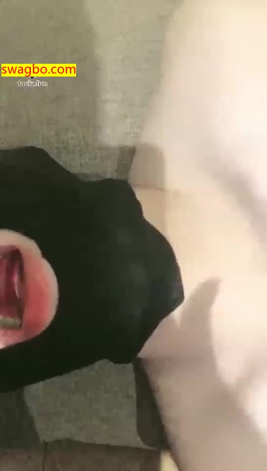 【冷颜女王】玩学生狗踩射学生狗,虐乳,口水 ,鞋耳光【28分钟】【高清】