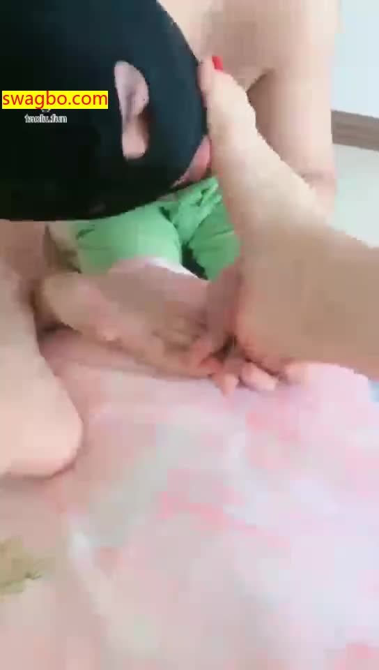 【冷颜女王】睡醒用尿给狗解暑【33分钟】【标清】