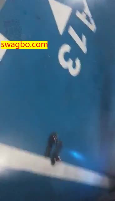 车库训练爬行舔鞋_妆主大大_20181005233131