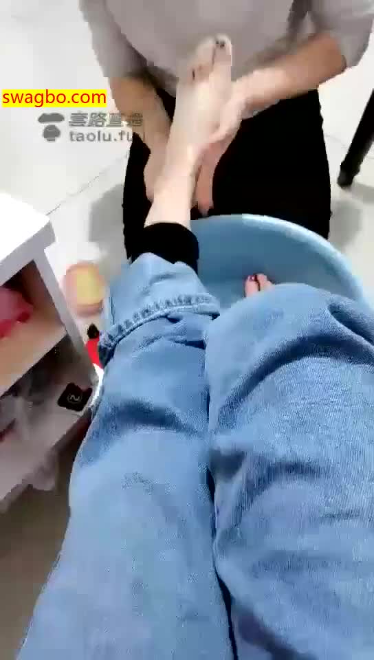 【冰女王】恋足女奴日常犯贱【69分钟】【标清】