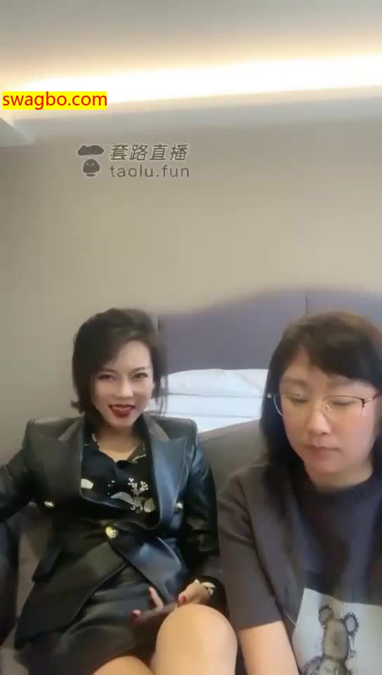 【歌迪丝S】三婶再桌子下偷偷吃【24分钟】【标清】