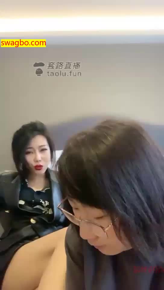 【歌迪丝S】三婶再桌子下偷偷吃【24分钟】【标清】