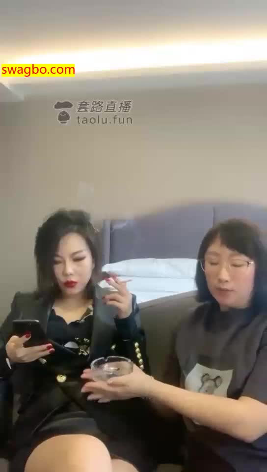 【歌迪丝S】三婶再桌子下偷偷吃【24分钟】【标清】