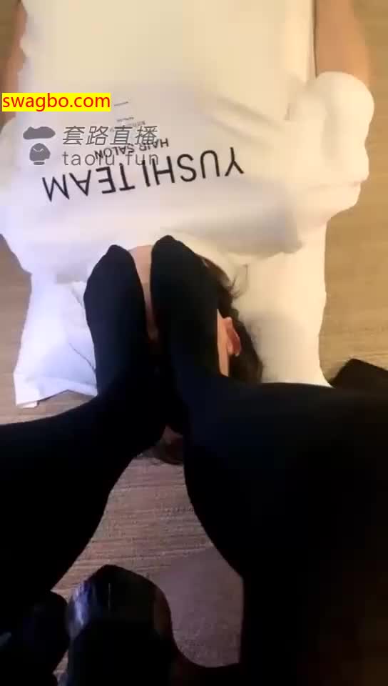 【歌迪丝S】舔脏鞋底最贱老母狗【32分钟】