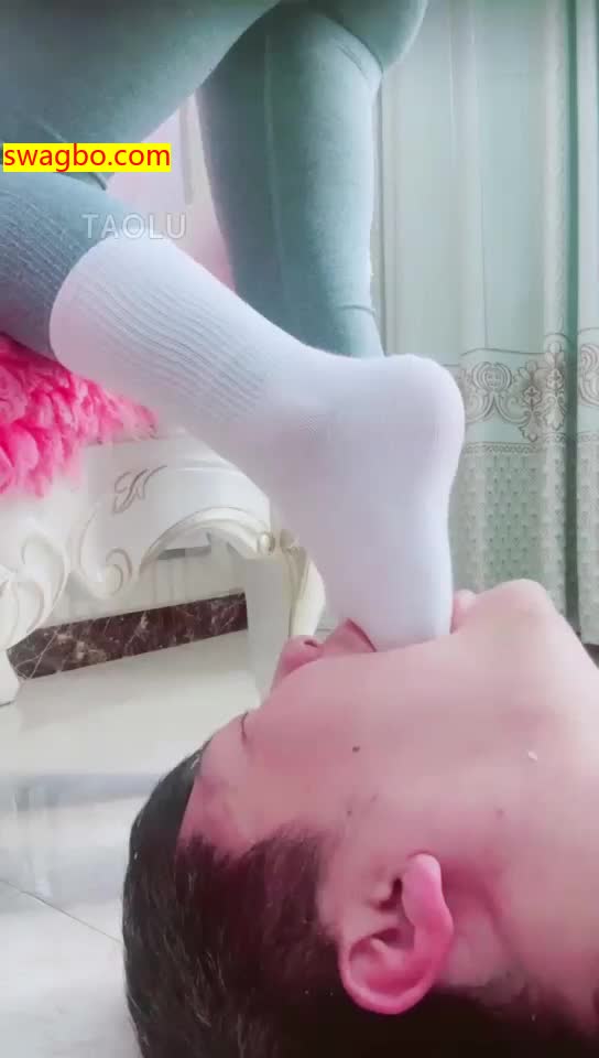 【兔粉粉女皇】舔脏鞋底棉袜脚深喉拉丝【25分钟】