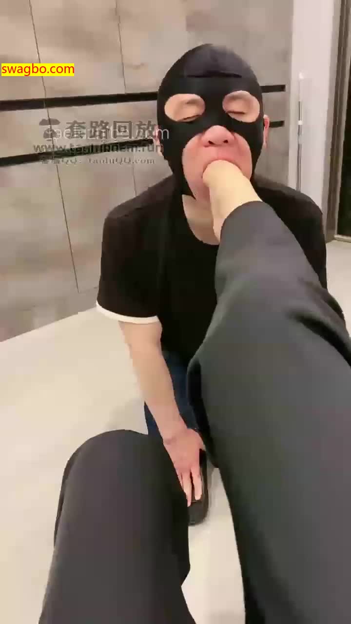 【歌迪丝S】舔脚深喉清理鞋底【16分钟】