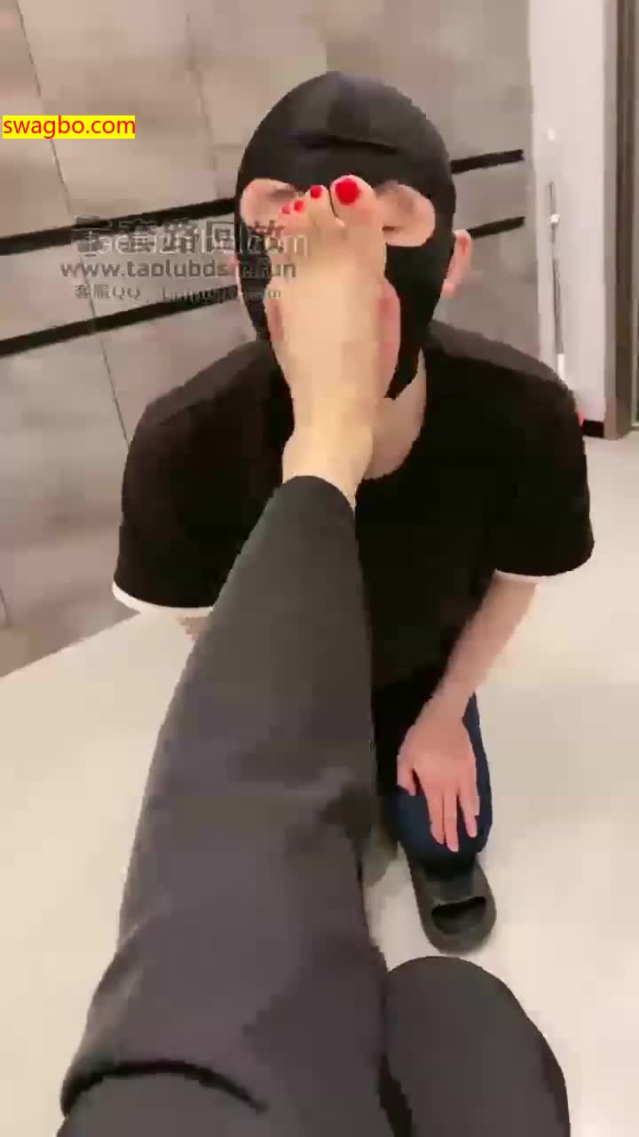 【歌迪丝S】舔脚深喉清理鞋底【16分钟】