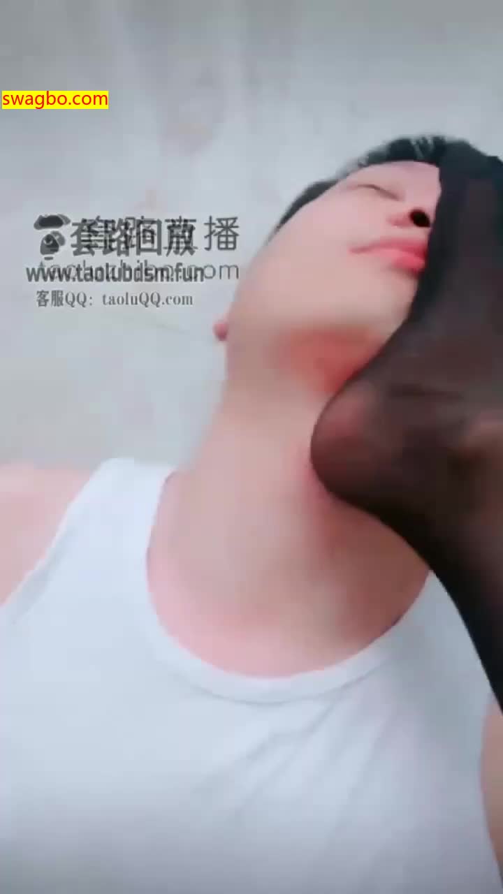 【兔粉粉女皇】高跟玩狗，舔丝袜脚虐乳【37分钟】