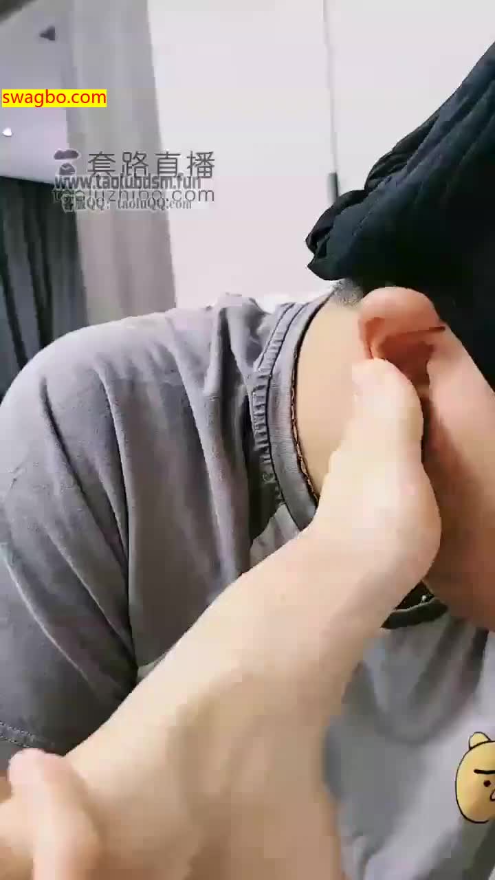 【蜜桃儿S】舔脚【77分钟】