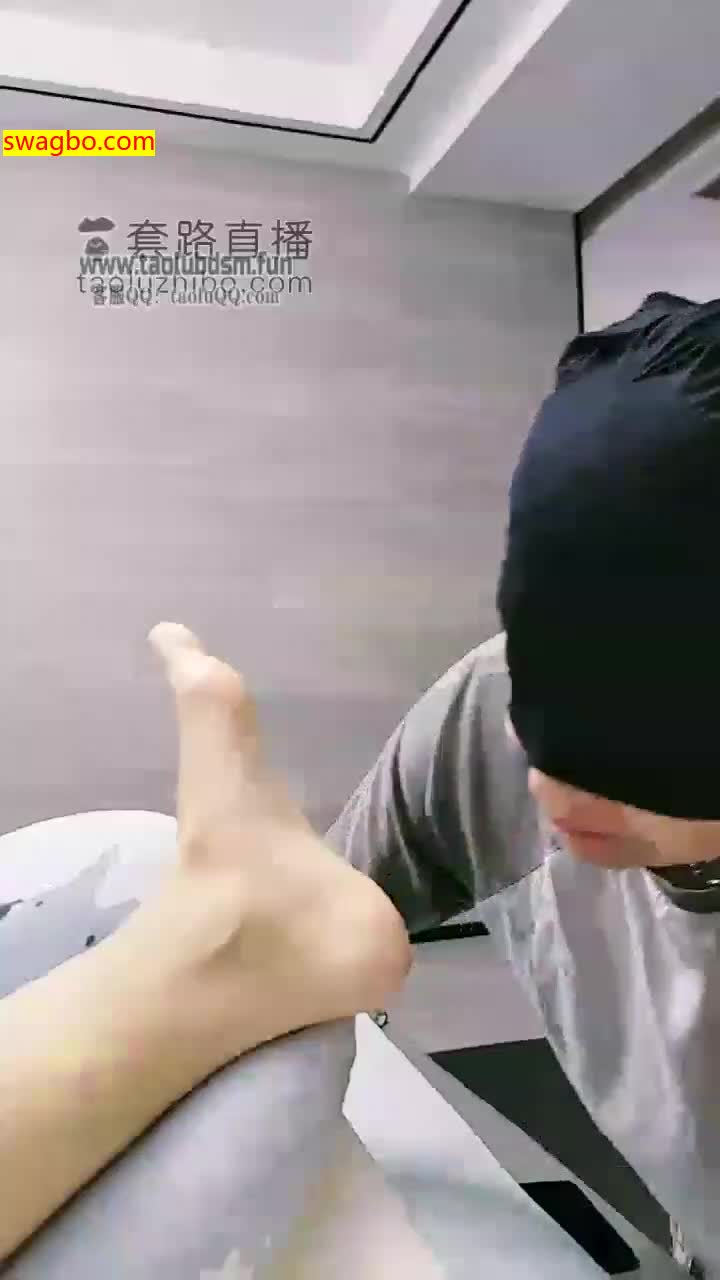 【蜜桃儿S】舔脚【77分钟】