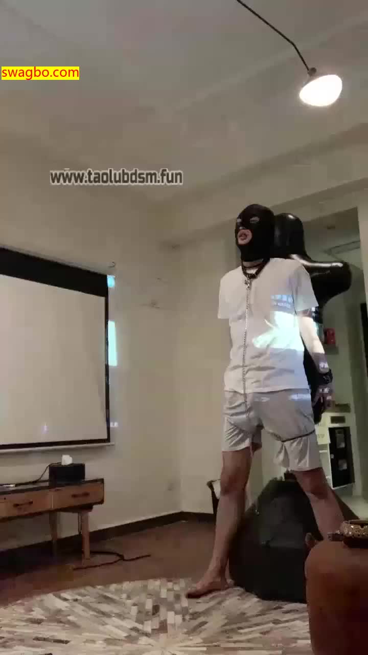 【宝爷li】捆绑暴力踢踹半小时,白袜圣水倒计时【53分钟】