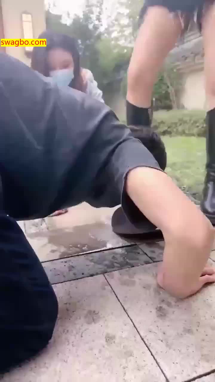 【维因和维妮和梦二】室外调教踢踹圣水浇灌【38分钟】