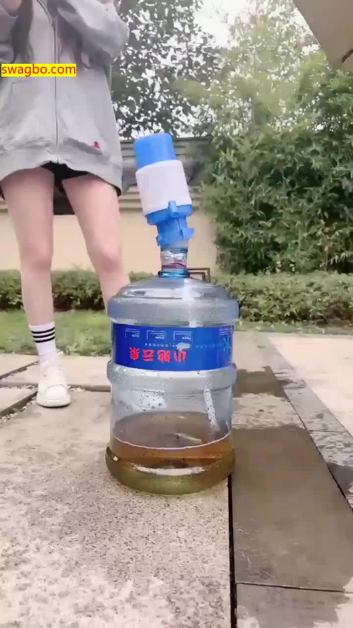 【维因和维妮和梦二】室外调教踢踹圣水浇灌【38分钟】