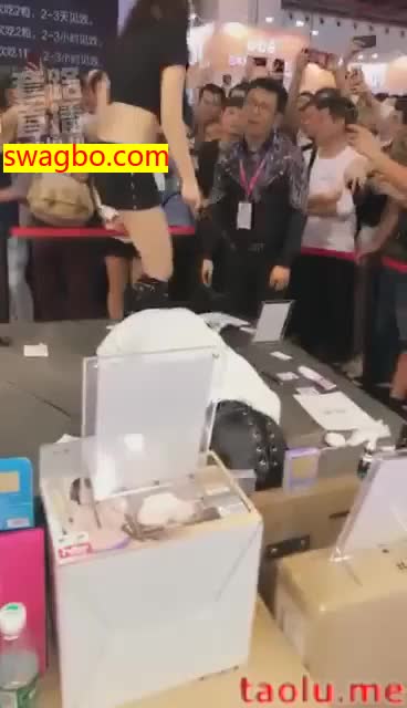 【18分】展会假戏真做羞耻感爆棚-双子姬大小姐_201811121741491