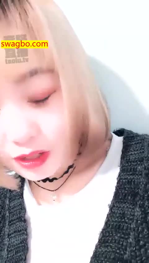 变态哥哥偷舔妹妹脚极度羞辱_4_-00后冰冰女王1