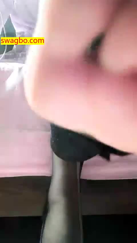 第一视角黑丝高跟玉足睡袍风情_【S纯一御姐S】