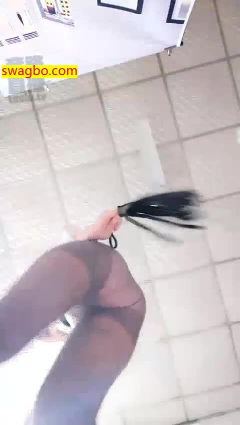 黑丝高跟鞋胯下犯贱_【00后晴晴女王】