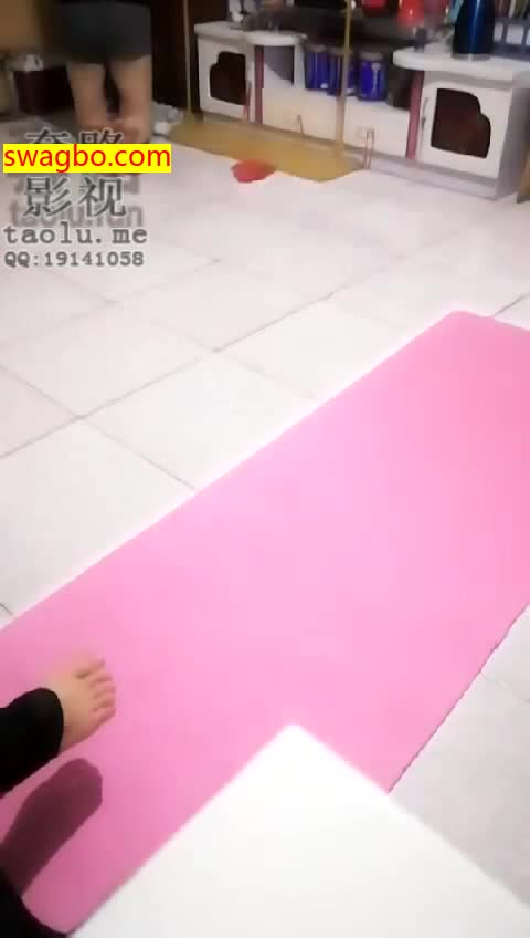 黑丝高跟踩乳头,舔脚,捆绑,内裤.…【火玫瑰S】