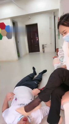 【秋秋】女瑜伽教练踩虐 bf19071 -套路艾彩视频