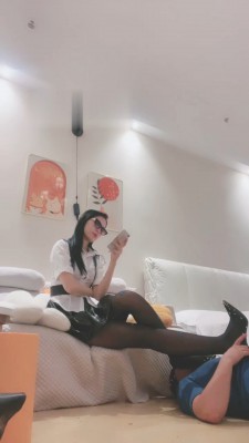 【嘉倪】模特黑丝高跟辱脚垫【完整版】 bf18772