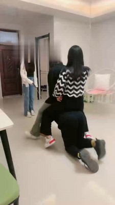 【精神小妹】诺诺带两素人妹妹小白鞋tj bf18084