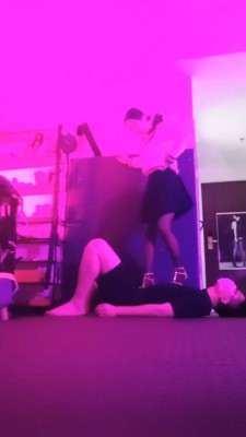 【美妙S】学生妹全体重踩踏 bf17425