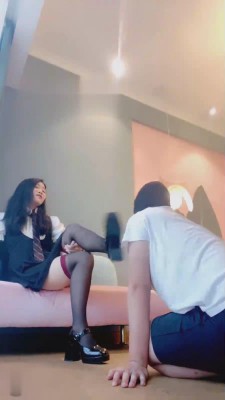 【爪爪】黑丝小姐姐羞辱地毯奶狗 bf17393