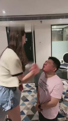 【沅芷大人】狂抽绿帽狗耳光 bf14875