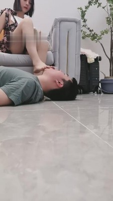 【萝莉糖糖】控制脚下贱狗【完整版】 bf14685