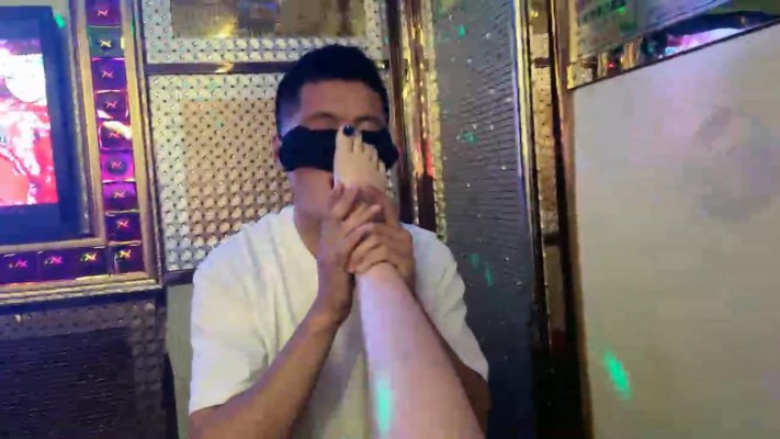 【小鱼爹】KTV调教舔脚坐脸 bf13614