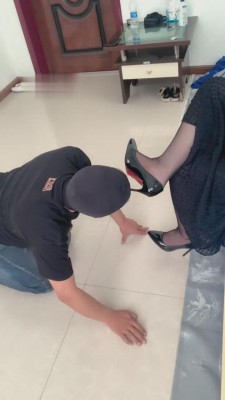 【艾瑞主】继母黑丝高跟羞辱儿子 bf13558