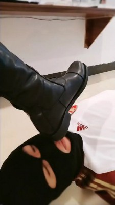 【广州小鱼姐姐】脏长靴踩食物喂食 bf21268