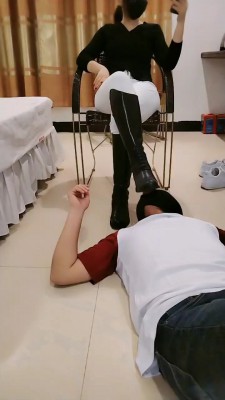 【广州小鱼姐姐】脏长靴踩食物喂食 bf21268