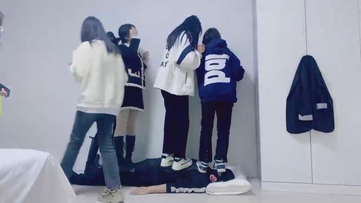 【精神小妹】6素人学生S全体重踩踏 bf21007