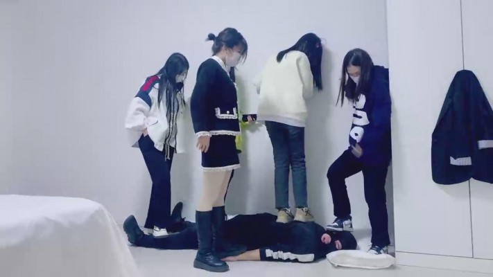 【精神小妹】6素人学生S全体重踩踏 bf21007