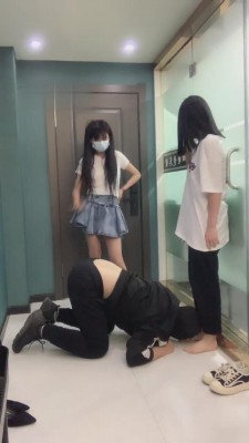 【精神小妹】美甲店三姐妹随性发挥调教 bf12858