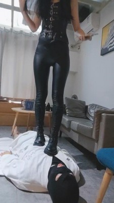 【偏不】玩狗子踩踏圣水 bf13233