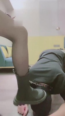 【陈甜女帝】精神小妹短靴黑丝狠虐 bf12821