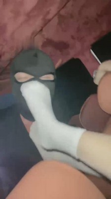 【鑫儿教头】双狗争宠抢舔裸足 bf12737