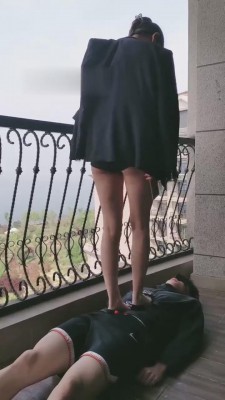 【三三】诱惑母畜舔脚舔鞋 bf12757